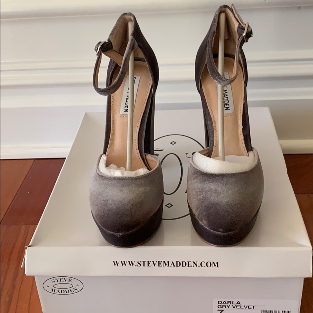 Steve Madden grey velvet heels